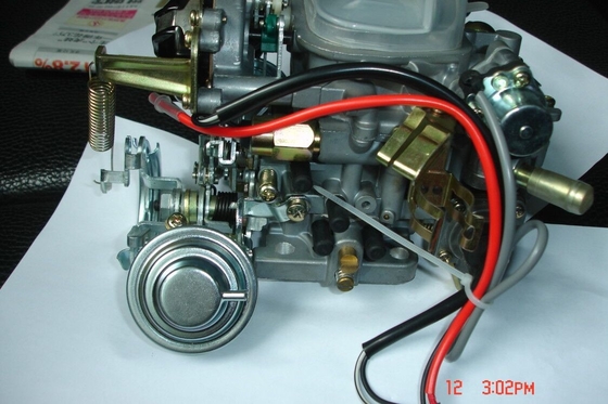 Suku cadang mesin bensin Caburetor untuk Toyota 22R Engine OEM 21100-35520